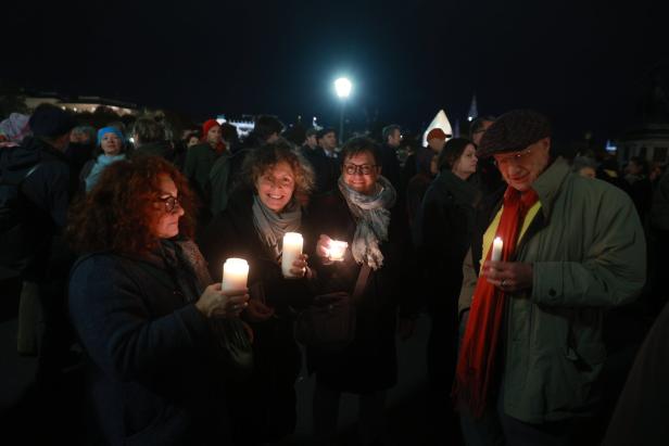 Lichtermeer am Heldenplatz: 20.000 Menschen gedachten Hamas-Geiseln