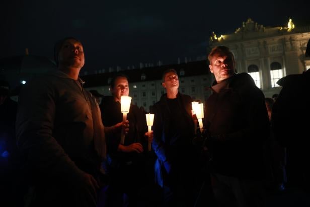 Lichtermeer am Heldenplatz: 20.000 Menschen gedachten Hamas-Geiseln