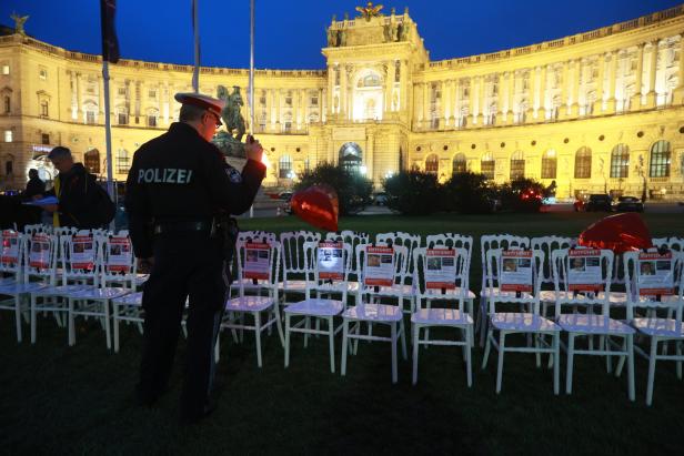 Lichtermeer am Heldenplatz: 20.000 Menschen gedachten Hamas-Geiseln