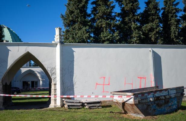 OFFENBAR BRANDANSCHLAG AUF JÜDISCHEM TEIL DES WIENER ZENTRALFRIEDHOFS