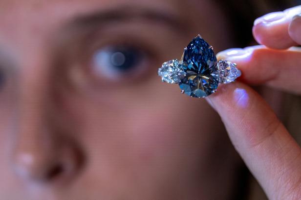 Seltener Diamant für 41 Millionen Euro versteigert