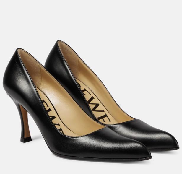 Schwarze Loewe Pumps.