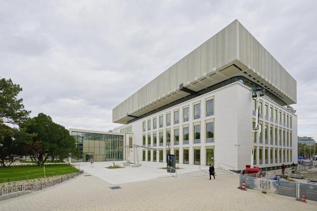 Wien Museum mit großer Plaza