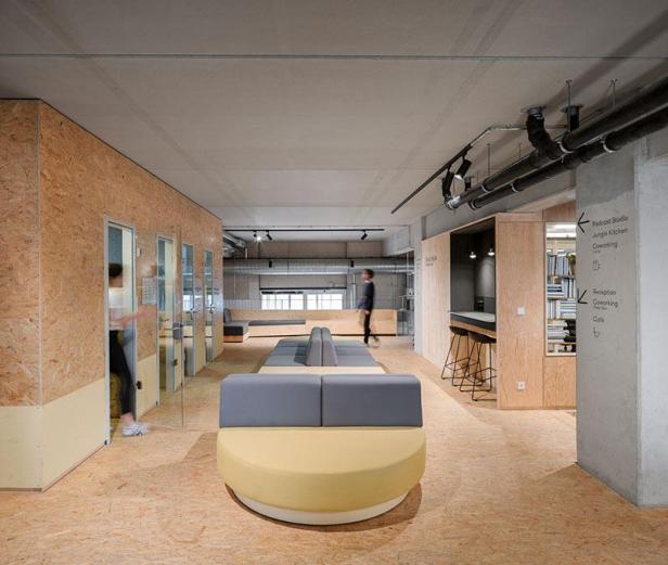 03-impact-hub-berlin-lxsy-architekten-lounge-og