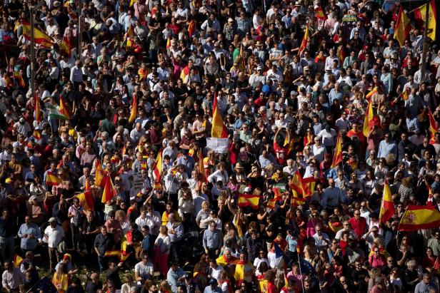 Spanien: Tausende demonstrieren gegen Amnestie für katalanische Separatisten