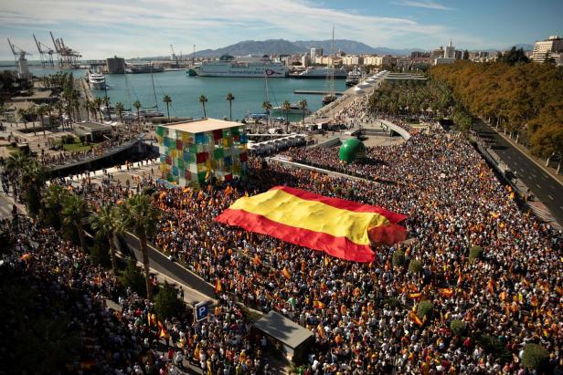 Spanien: Tausende demonstrieren gegen Amnestie für katalanische Separatisten