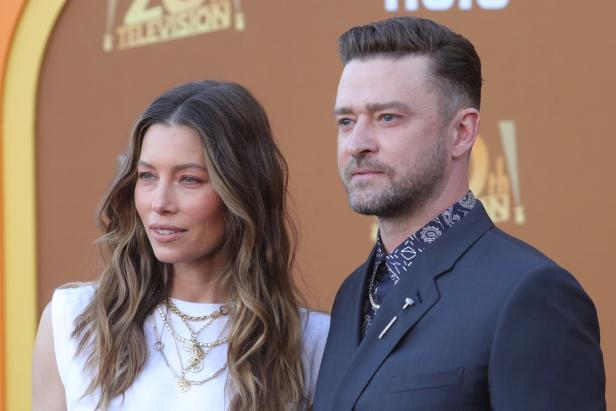 Jessica Biel und Justin Timberlake posieren auf einem Event.