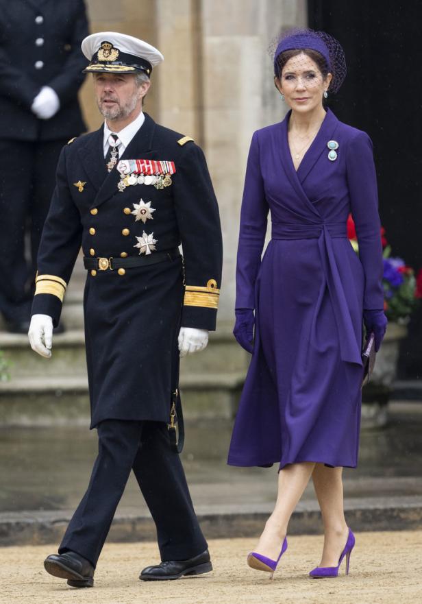 Prinz Joachim von Dänemark und Prinzessin Marie gehen zusammen.