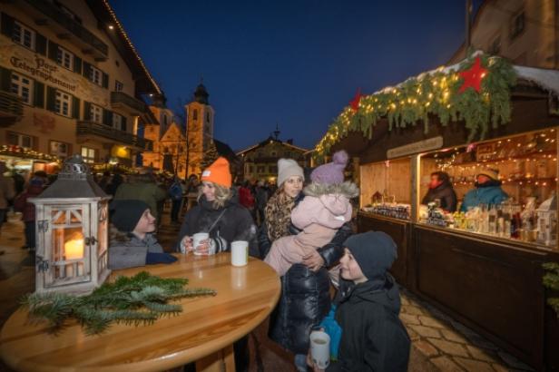 Gemütliches Beisammensein beim St. Johanner Weihanchtsmarkt 