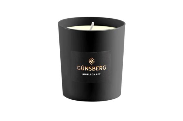 Eine schwarze Duftkerze der Marke Günsberg Buhlschaft auf einem weißen Hintergrund.