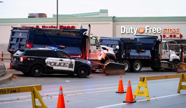 CANADA-US-TRANSPORT-BORDER-EXPLOSION