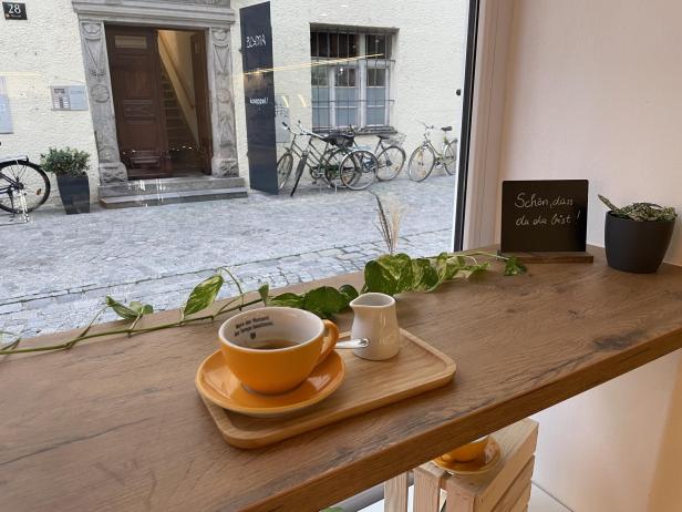 Kaffee und Kuchen: Runterkommen im "Wohnzimmer" in Linz