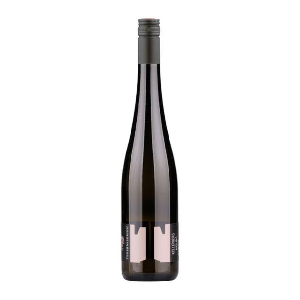 Eine Flasche Tegernseerhof Kellerberg Riesling.
