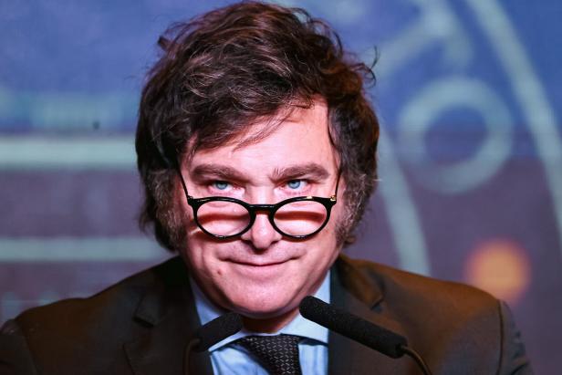 Javier Milei, argentinischer Politiker, spricht bei einer Veranstaltung.