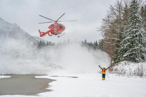 OBERÖSTERREICH: KLEINFLUGZEUG AM KASBERG IN ABGESTÜRZT