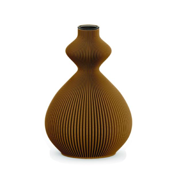 Eine braune, gerippte Vase im 3D-Druck-Design.