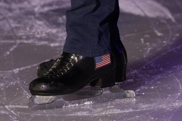 Die First Lady der USA, Jill Biden, enthüllt die Eisbahn des Weißen Hauses.