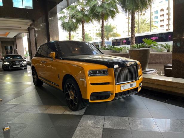 Dubai: Wo Luxusautos und Autonummern Statussymbole sind - und E-Autos kein Thema