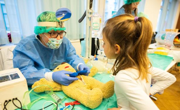 Wiener Teddybär-Krankenhaus öffnet für Kinder und ihre Stofftiere