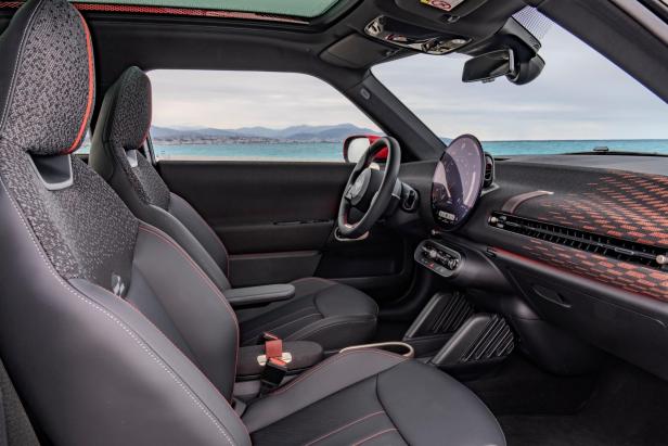 Einparken per Handy und Go-Kart Feeling: Der neue Mini Cooper SE im JCW Trim