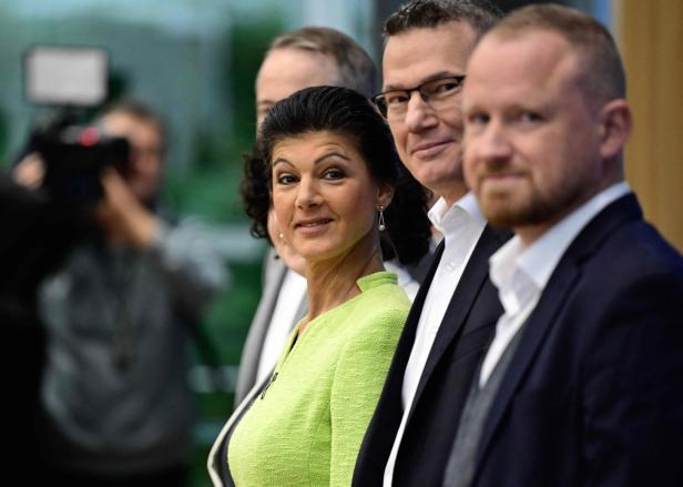 Ex-Linke Sahra Wagenknecht präsentierte im Oktober ihr "Bündnis Sahra Wagenknecht", im Jänner soll daraus eine Partei entstehen. Unseriöse Umfragen sehen sie im zweistelligen Bereich.