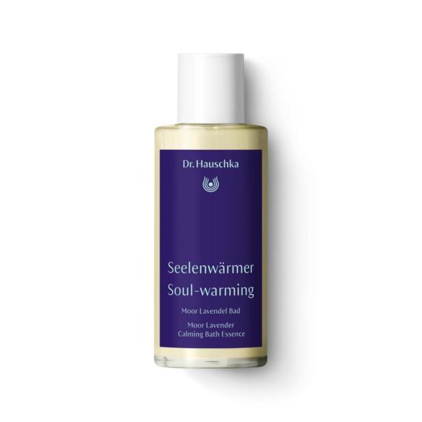 Eine Flasche „Seelenwärmer Moor Lavendel Bad“ von Dr. Hauschka.
