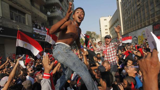 Aufmarsch der Armee, Jubel bei Mursi-Gegnern