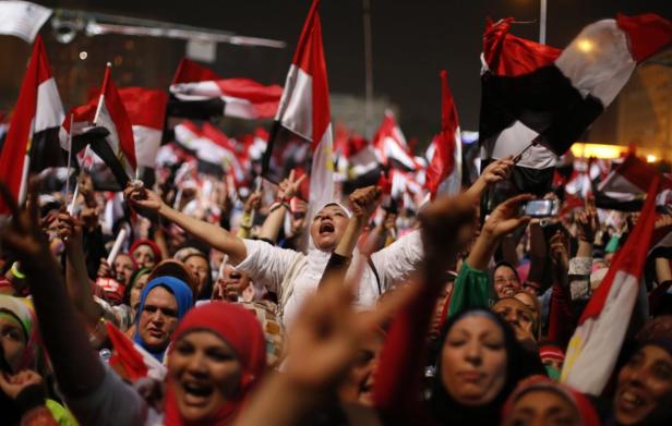Aufmarsch der Armee, Jubel bei Mursi-Gegnern