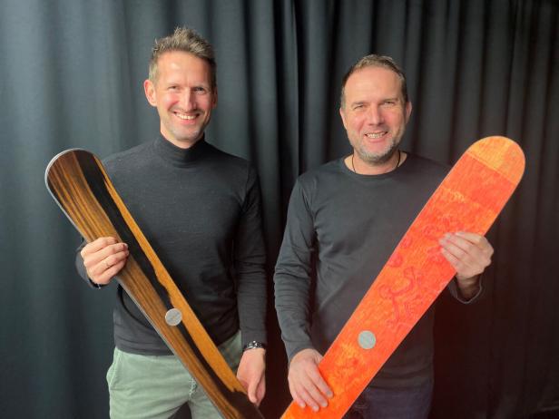 Künstler Bernd Püribauer veredelt Ski „Made in NÖ“