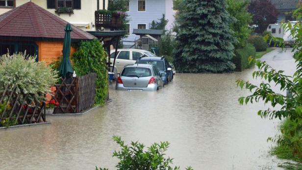 Ortschaften am Mondsee schlagartig überflutet