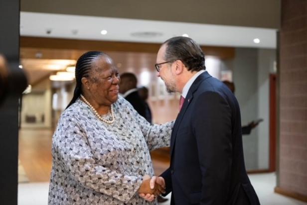  Südafrikas Außenministerin Naledi Pandor empfängt ihren Amtskollegen aus Österreich, 14. Dezember 2023.