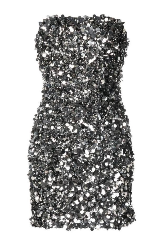 Ein trägerloses, silbernes Minikleid mit Pailletten für Silvester.
