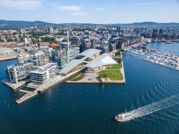 Fjord City in Oslo, Schiff, Hafen, moderne Architektur