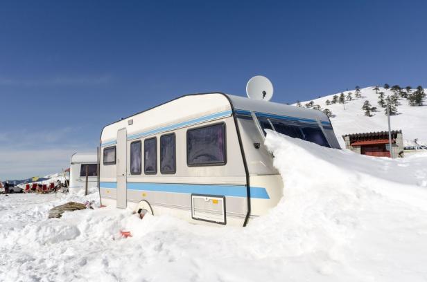 Wintercamping: Drei traumhafte Ski-Destinationen, die das Budget schonen