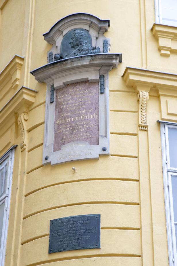 An einer Ecke der Jordangasse lebte  und starb Architekt Fischer von Erlach