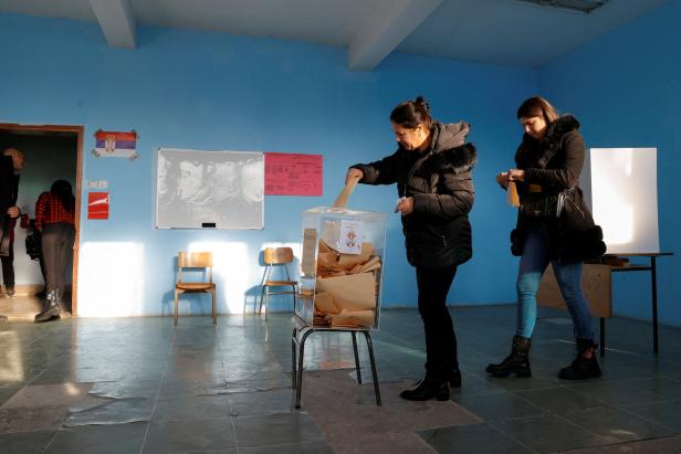 Serbien: Vučić-Partei SNS feiert klaren Wahlsieg