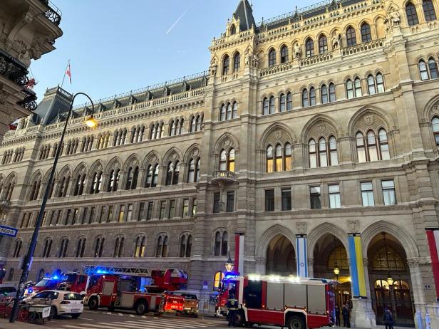 Brand im Wiener Rathaus: Gebäude musste evakuiert werden