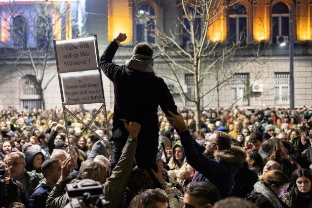 In Serbien brodelt es: Vorwurf des Wahlbetrugs, Proteste & Hungerstreik