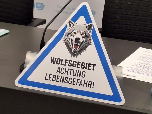 FPÖ warnt mit Schildern vor "Lebensgefahr im Wolfsgebiet"