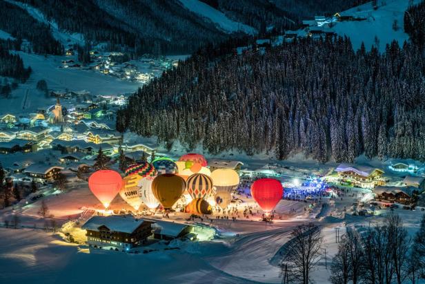 Die Nacht der Ballone am 13. Jänner gilt als Besucherhighlight während der Internationalen Ballonwochen