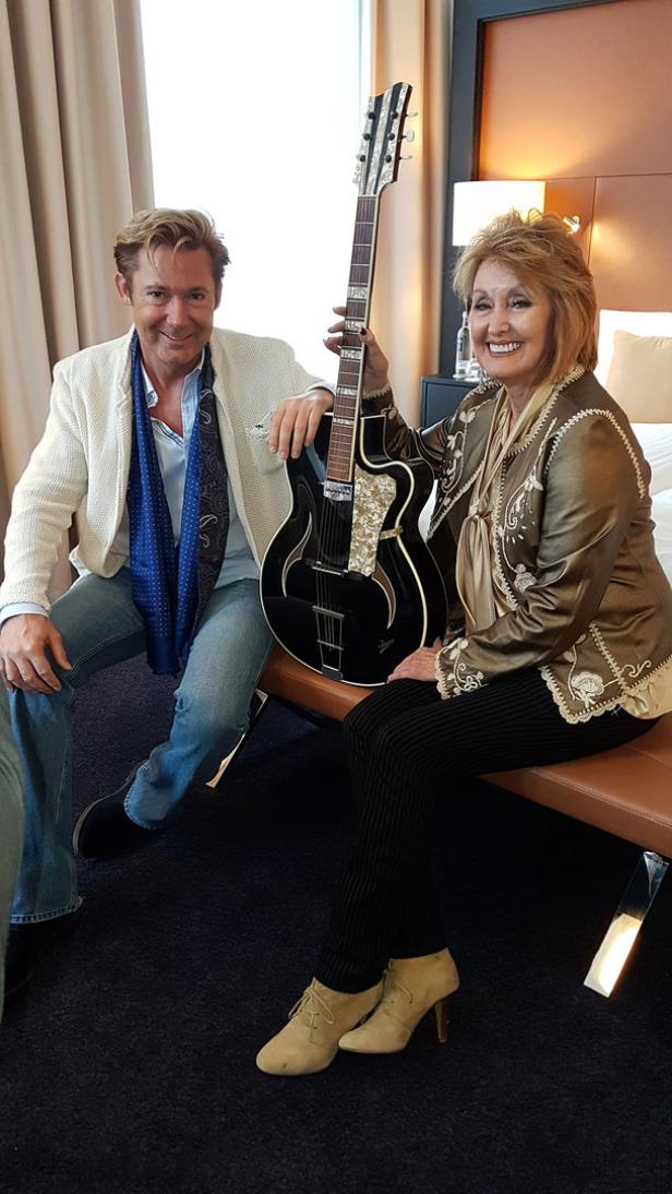 Elvis-Spektakel mit Dennis Jale und Donna Presley