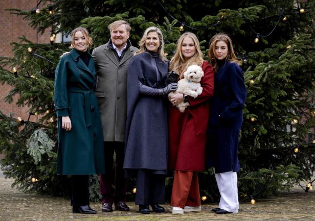 Weihnachtsfoto 2023: Pudel Mambo stahl niederländischen Royals die Schau