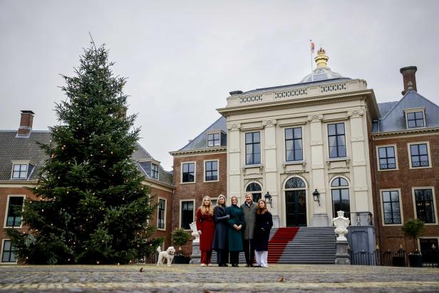 Weihnachtsfoto 2023: Pudel Mambo stahl niederländischen Royals die Schau