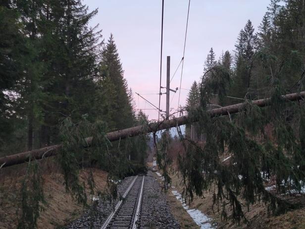 Mariazellerbahn wegen Sturmschäden für Wochen blockiert