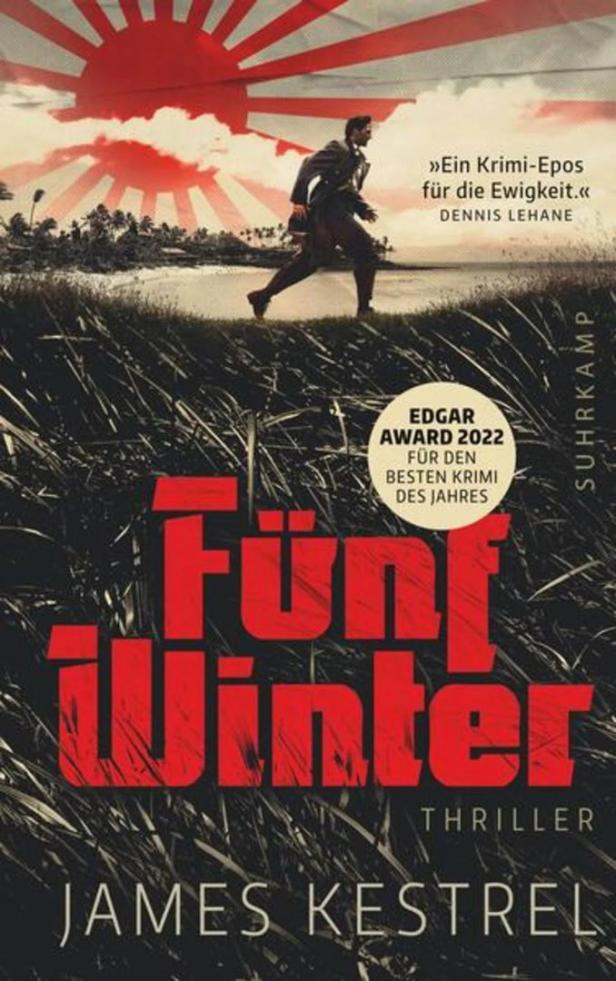 Das Cover des Thrillers „Fünf Winter“ von James Kestrel zeigt einen Mann vor japanischer Flagge.