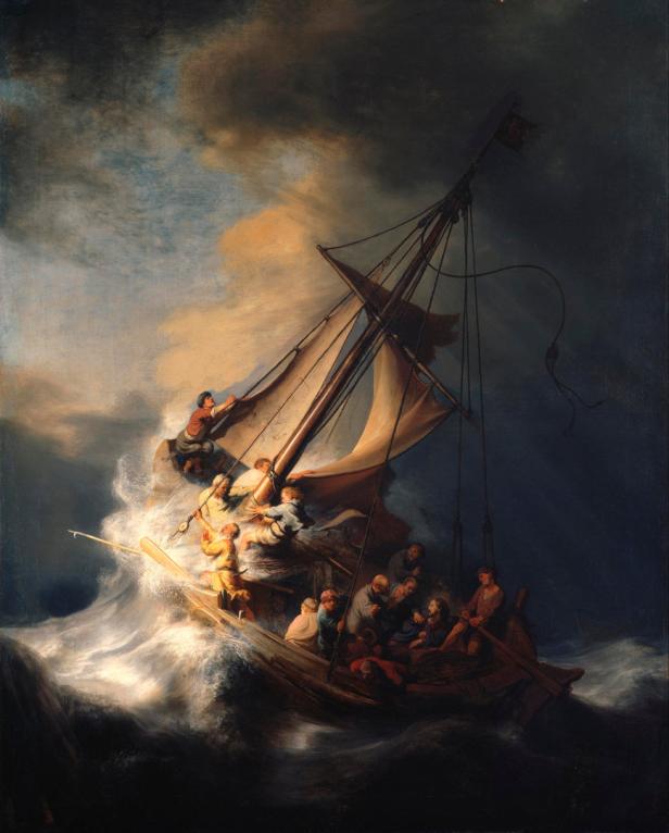 Ein Segelboot kämpft mit einer Gruppe von Menschen an Bord gegen einen heftigen Sturm.