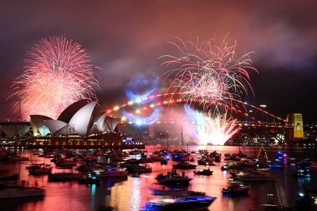 Feuerwerk schon Stunden vor Mitternacht in Sydney