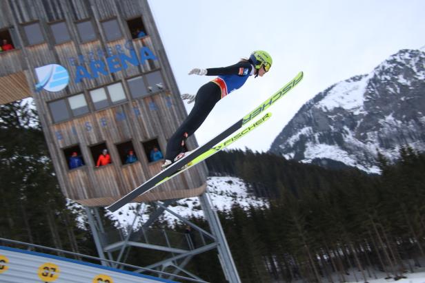 Historische Premiere: Zwei Wiener Skispringerinnen im Weltcup