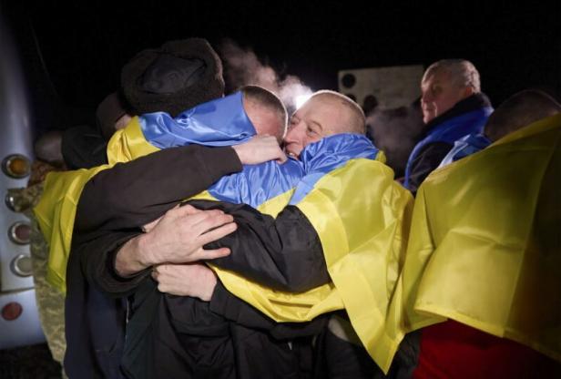 Ukrainische Kriegsgefangene nach ihrer Heimkehr