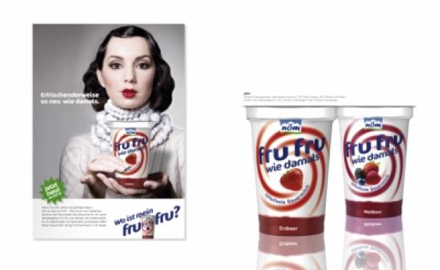 Eine Frau im Retro-Look präsentiert Joghurt der Marke Fru Fru.